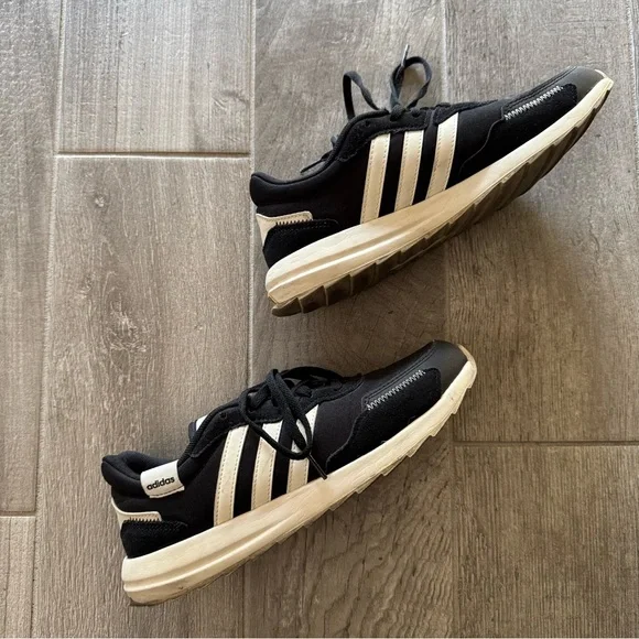 Adidas Retrorun Sneakers in Black and White - Picture 5 of 10